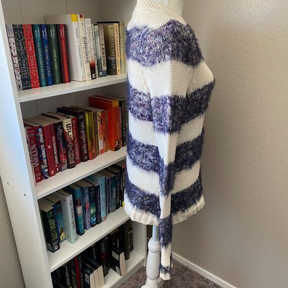 ANTHROPOLOGIE TABITHA Eyelash White Blue Striped Knit Fuzzy Sweater Size M - Picture 8 of 12